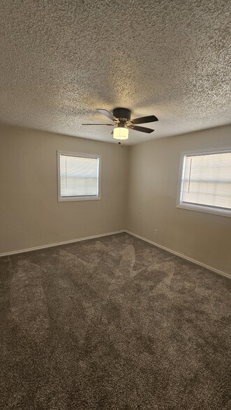 Building Photo - 1006 S Plains Park Dr