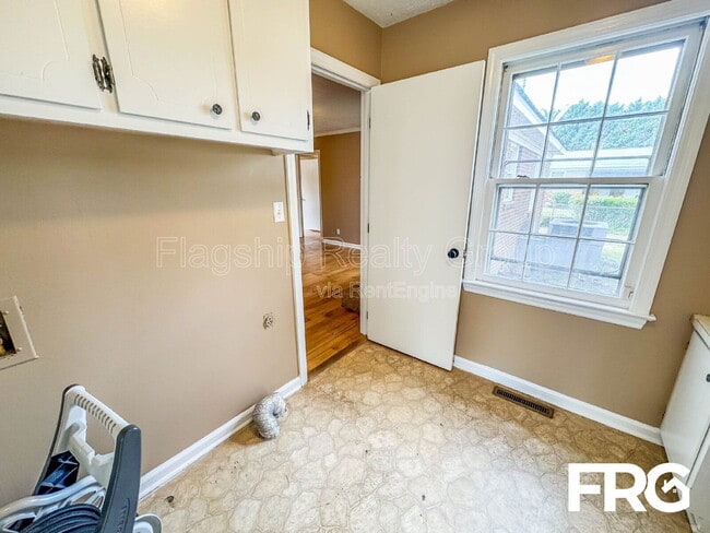Building Photo - 207 Woodbine St