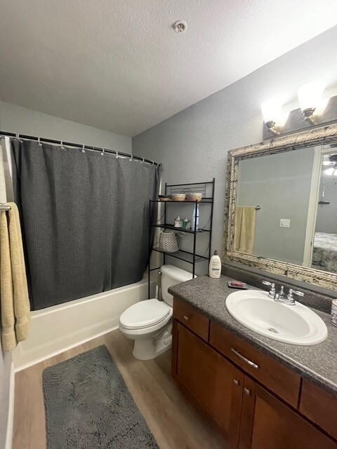 Master Bath - 1385 W University Ave