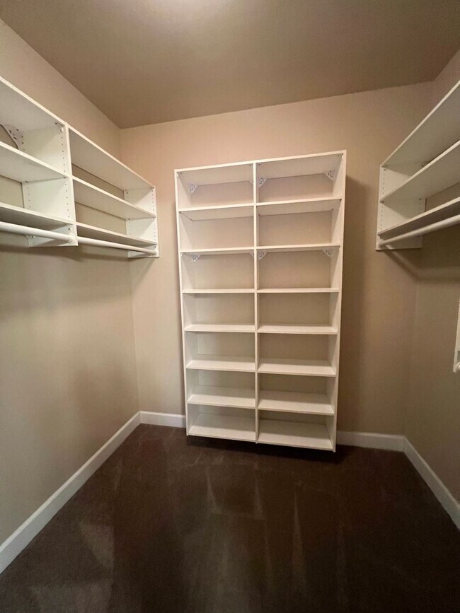 Building Photo - Spacious home with a large bonus room!  We...