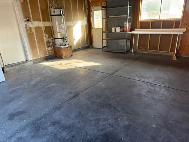 Building Photo - 3Bedroom ranch style home with large backyard
