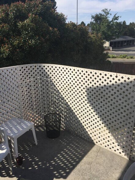 Building Photo - 895 Coburn Ct