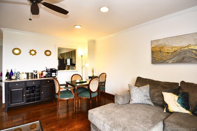 Building Photo - 178 Flax Hill Rd