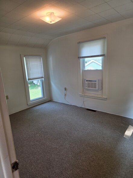 Building Photo - 413 N Marshall Ave