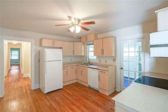 Building Photo - 2055 Anderson Dr SE