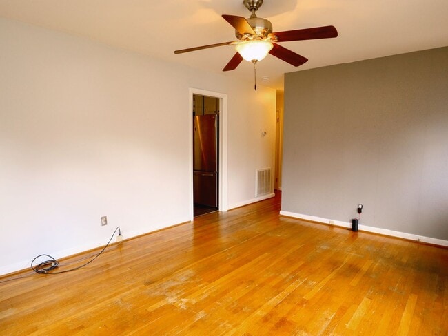 Building Photo - Move-In Ready 3 Bed/1 Bath Rancher | Spacious Yard & Enclosed Porch!