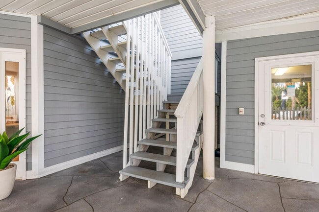 Building Photo - 169 Pompano St