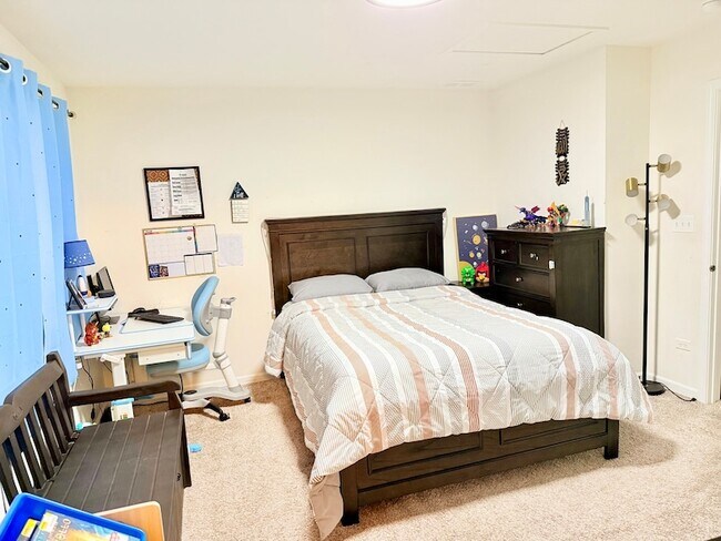 Building Photo - 2995 Madison Dr