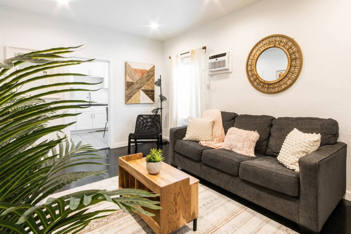 Building Photo - 1806 Washington Way