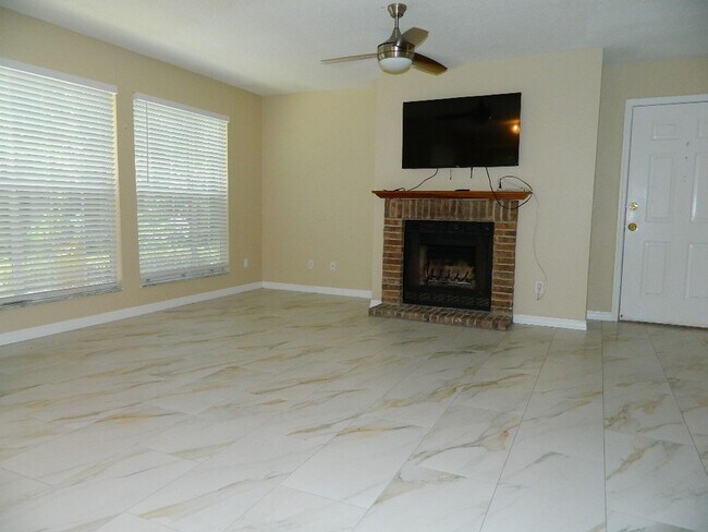 Building Photo - Coming Soon-Altamonte Springs 3-2 Condo Available Aug 14th