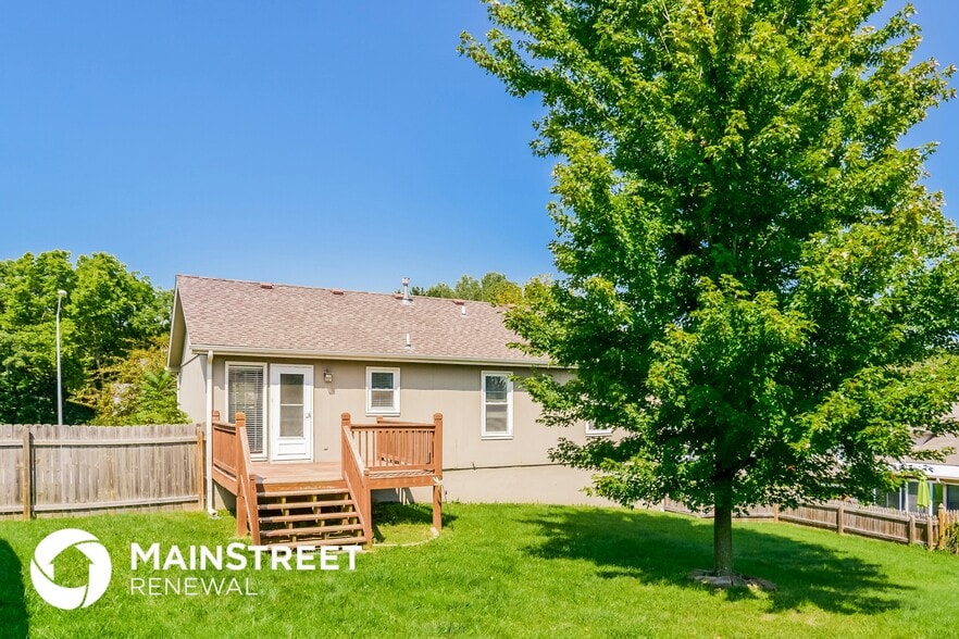 Building Photo - 8637 N Capitol Ave