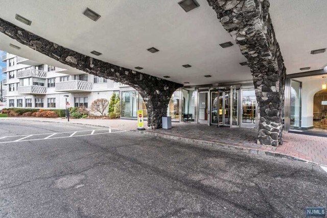 Building Photo - 2100 Linwood Ave