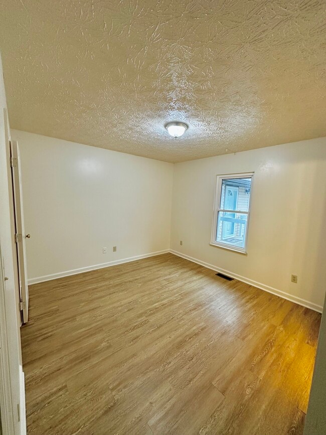 Building Photo - 841 Sylvia Ln