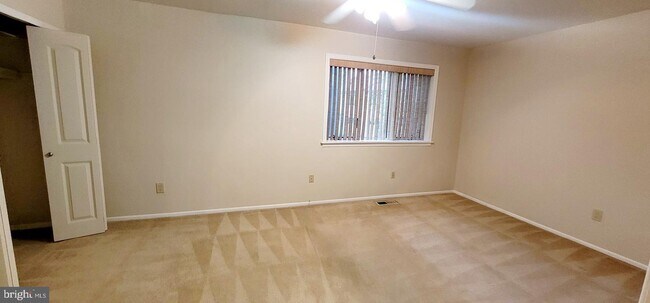 Building Photo - 15 Twin Brooks Dr