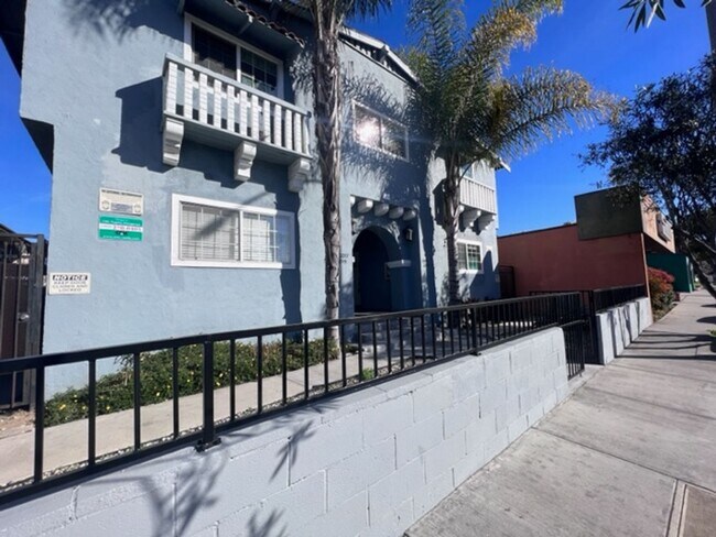 Building Photo - 2015 E 7th St