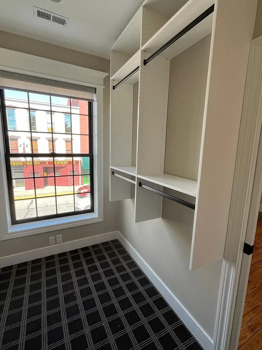 Building Photo - 504 Broadway St