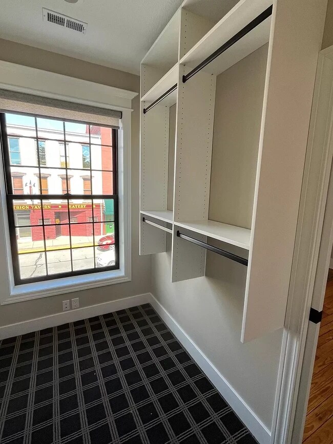 Building Photo - 504 Broadway St