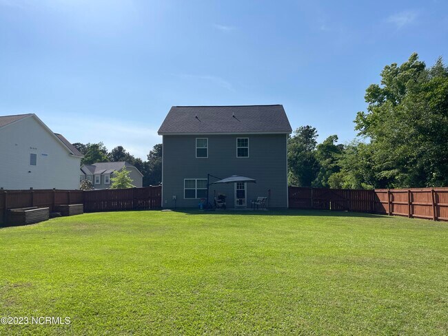 Building Photo - 303 Vilas Way S