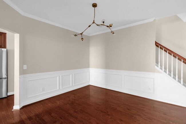 Building Photo - Beautiful Maintanance-Free 3 bedrooms 3 FU...