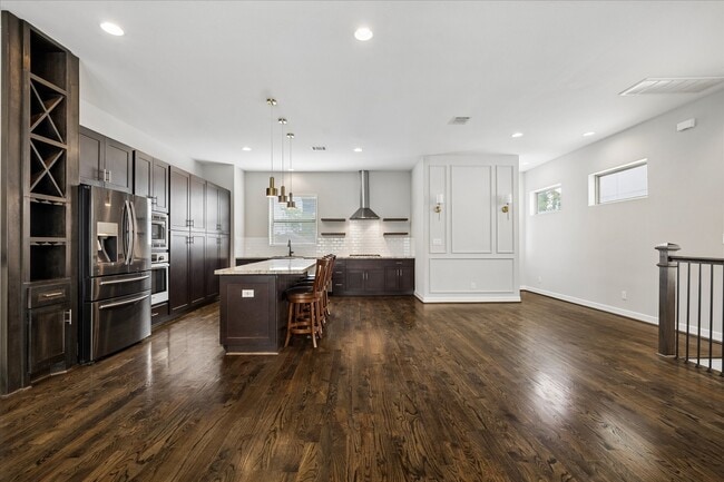 Building Photo - 1613 Crockett St