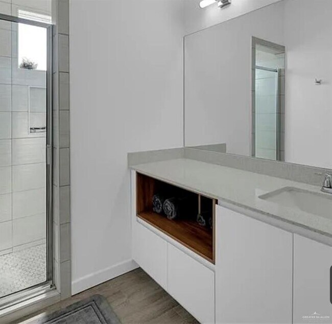 Building Photo - 12 Lore Dr