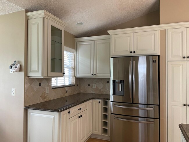 Building Photo - 12861 Meadowbend Dr