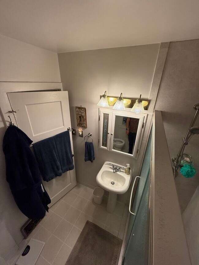 Building Photo - Warm & Furnished 2BR Home Near Billings Clinic