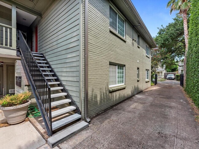 Building Photo - 210 Emerson St