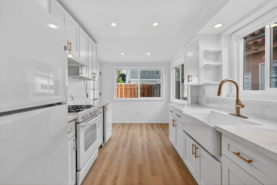 Building Photo - 242 Claremont Ave