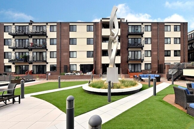 Building Photo - 48 Groveland Terrace