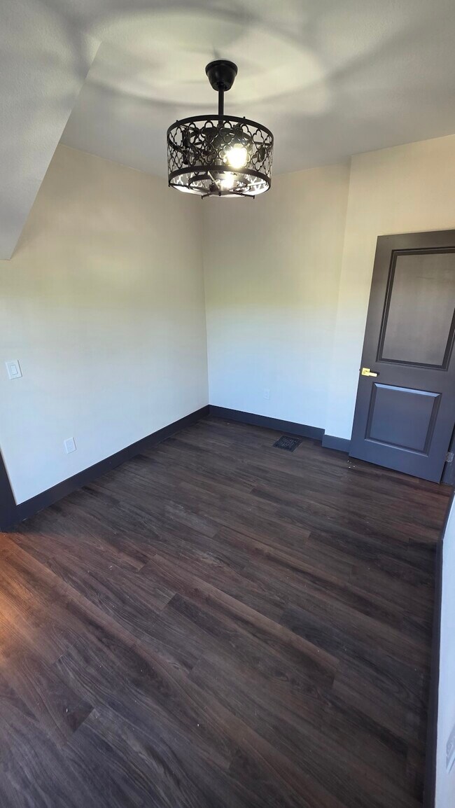 Building Photo - 345 N Van Ness Ave