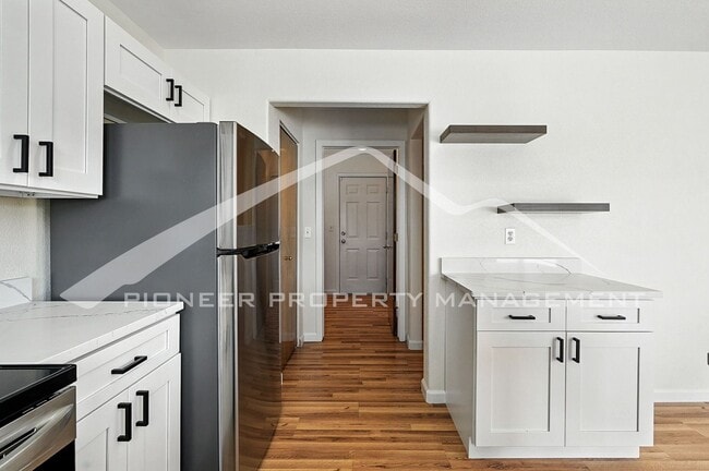 Building Photo - Charming Home with Central AC and Gas Fire...