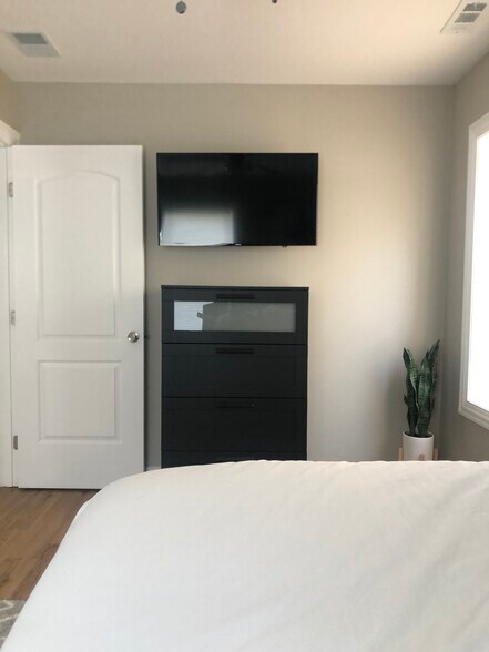 Building Photo - 9425 S Indiana Ave