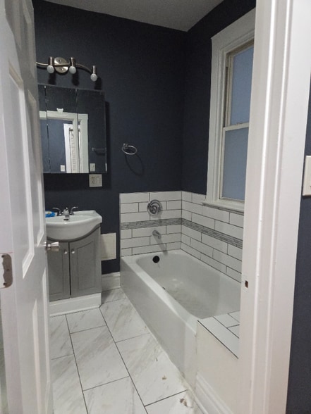 Building Photo - 11122 S Vernon Ave