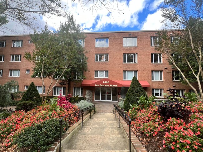 Primary Photo - Lovely 1 BR/1 BA Lower Level Condo in Glov...