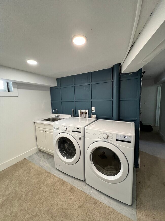 Building Photo - 1647 E Woodland Ave