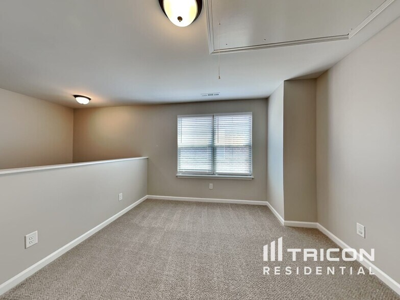 Building Photo - 1050 Paddock Park Cir