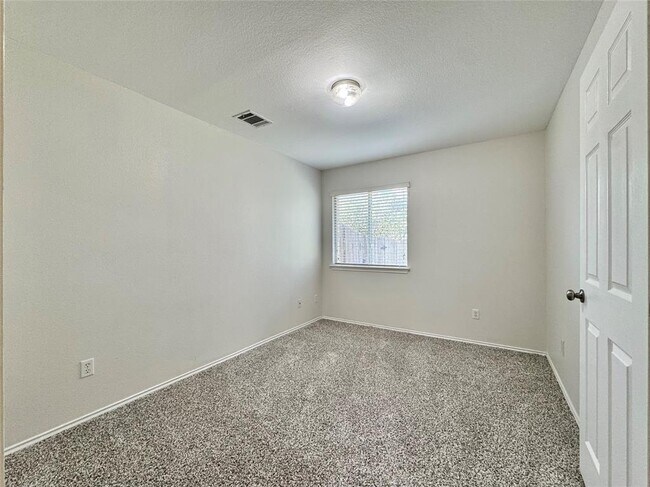 Building Photo - 916 Gentry Dr