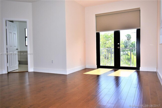 Building Photo - 6930 NW 106th Ave