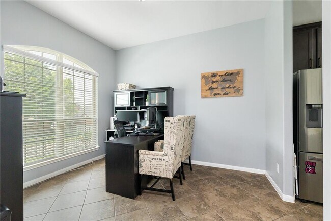Building Photo - 923 Lake View Dr
