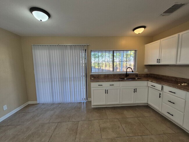 Building Photo - 7215 Glen Heights