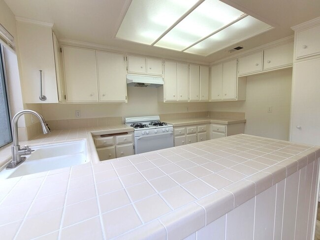 Building Photo - Nice 2-Story 3-Bedroom Condo in Loma Linda!