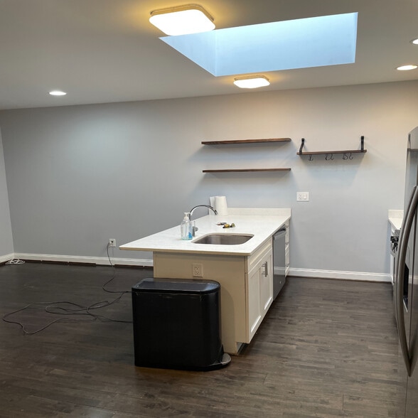 Building Photo - 1721 Trinidad Ave NE