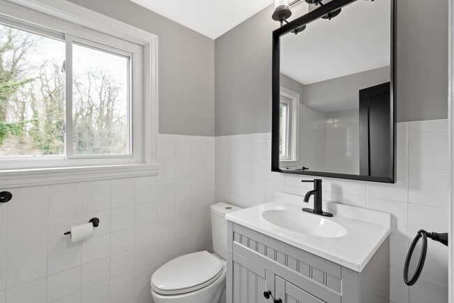 Building Photo - Stunning 3 bedroom home in Penn Hills available April 1st!