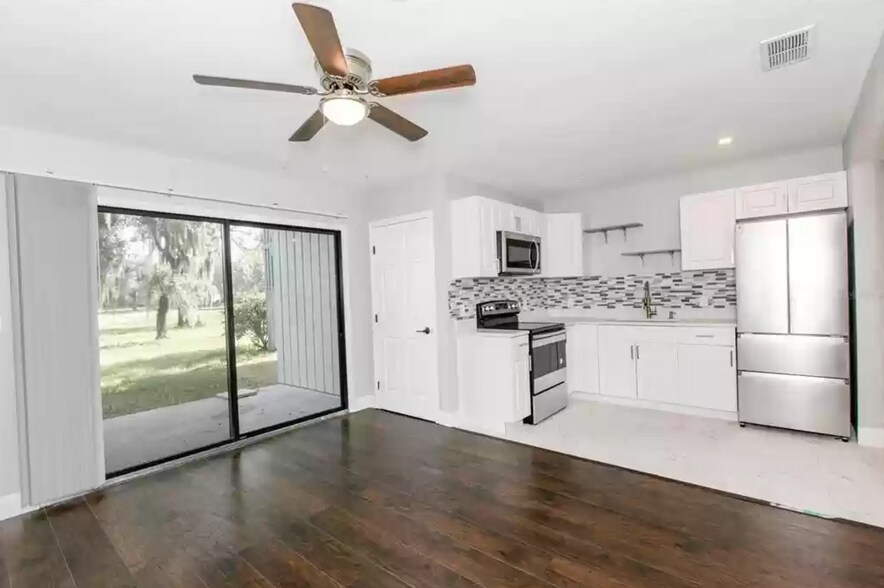 Access to Patio - 812 Pinewood Ct