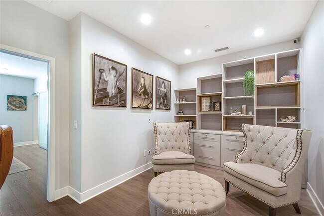 Building Photo - 10 Brownstone Way