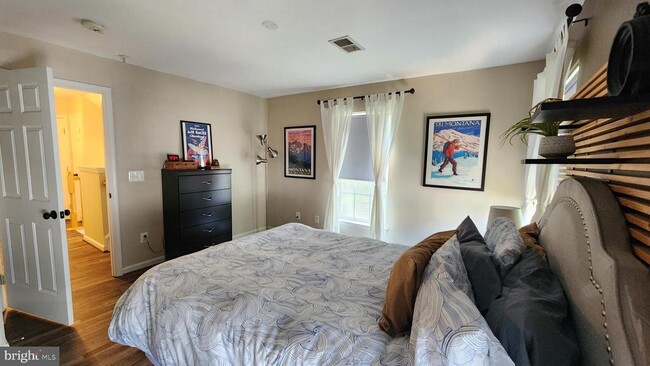 Building Photo - 9128 Aventon Ct