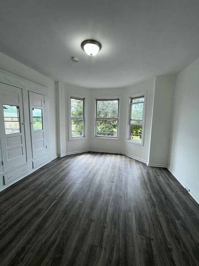 Building Photo - 3 BD / New renovation CO