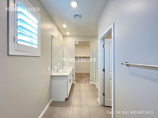 Building Photo - 41645 W Driftwood Ln