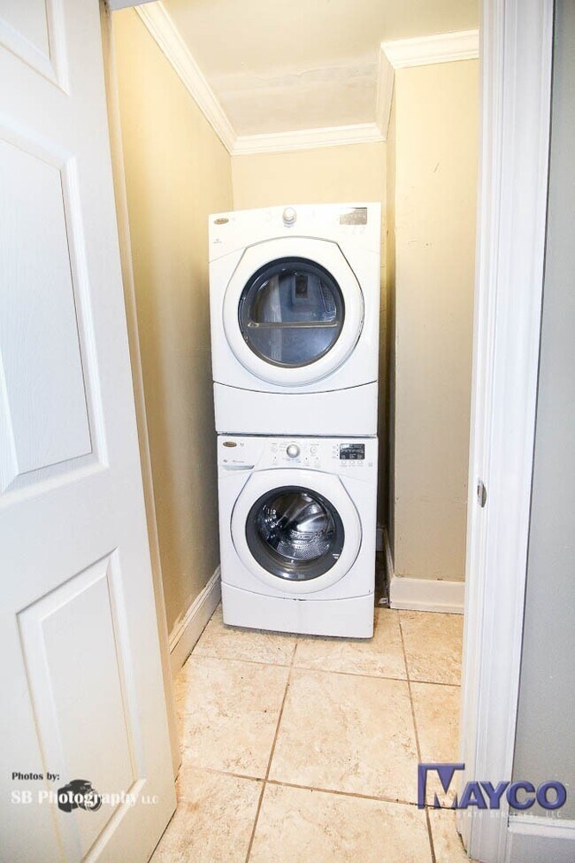 Building Photo - 656 Kirby Pl